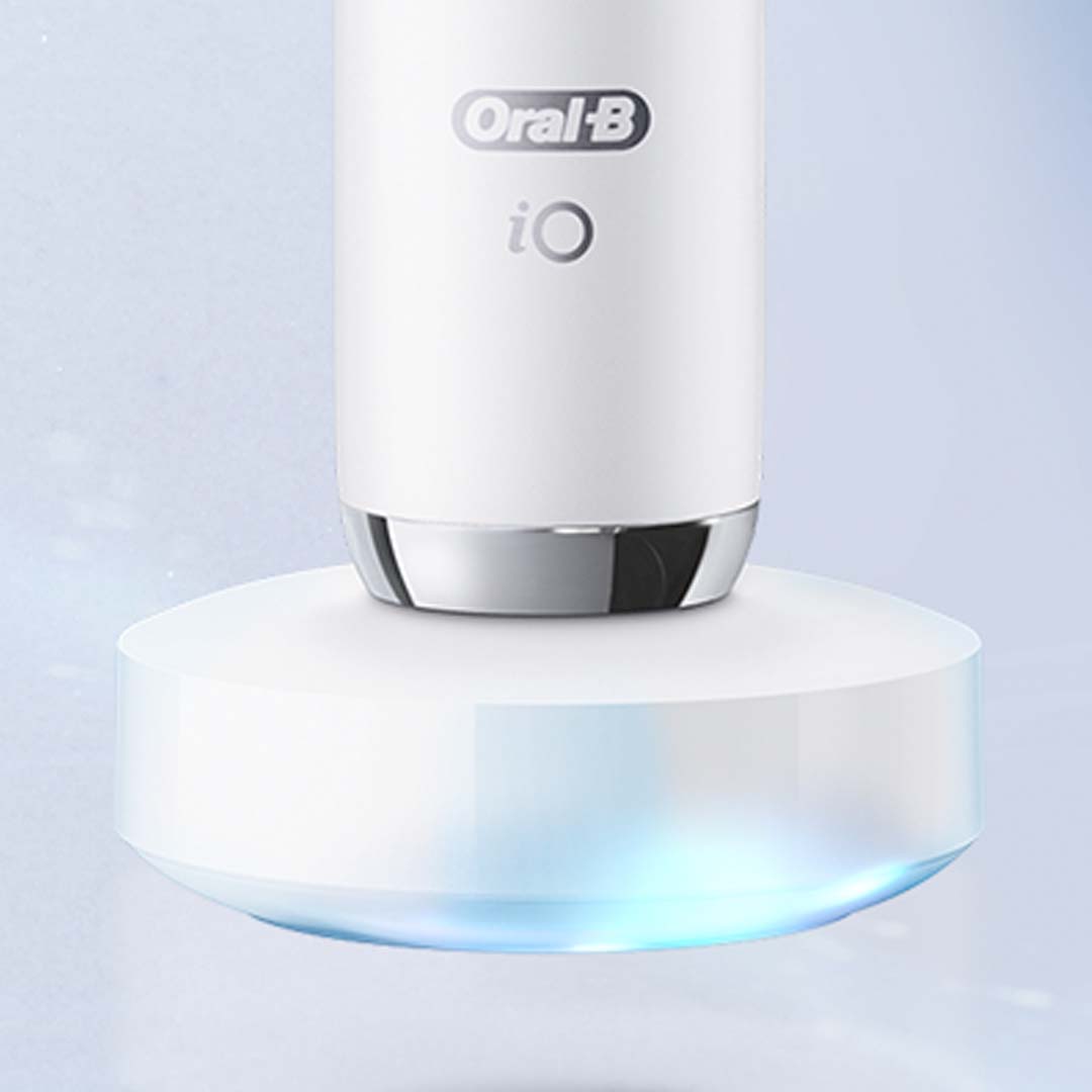ORAL-B IOM7.1A1.1BD WHITE ALABASTER elektrinis dantų šepetėlis